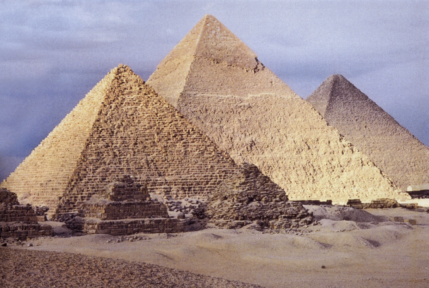Куча пирамид. Пирамида Хефрена в Египте. Пирамида фараона Хеопса. Пирамида Хуфу Египет. Пирамида Хеопса (Хуфу).